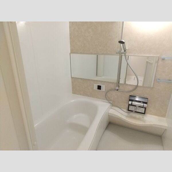 バス (浴室　追い焚き機能付き)