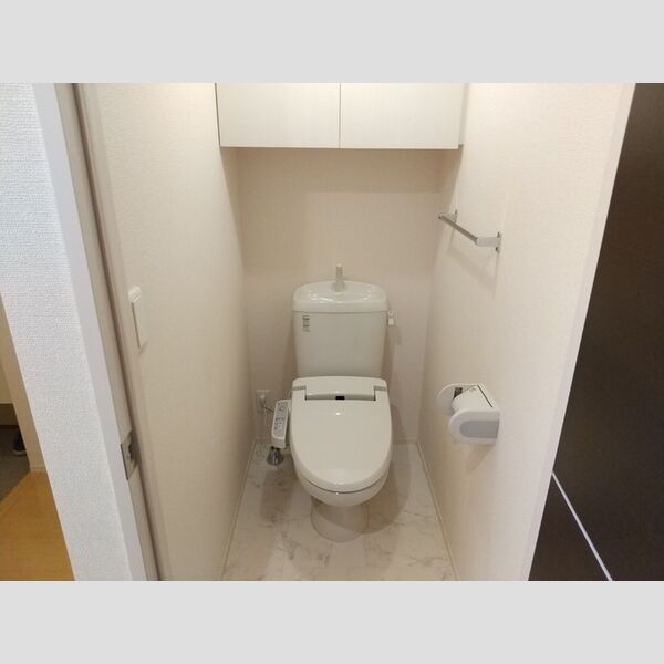 トイレ (トイレ)