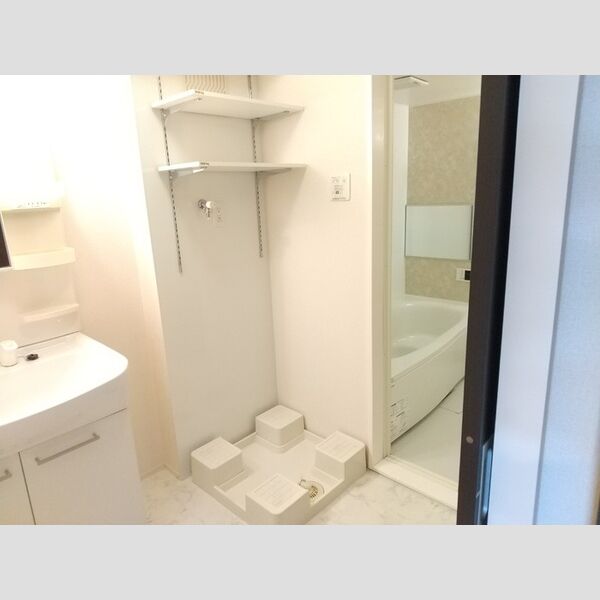 洗面所 (洗濯機置き場)