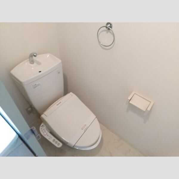 トイレ (トイレ)