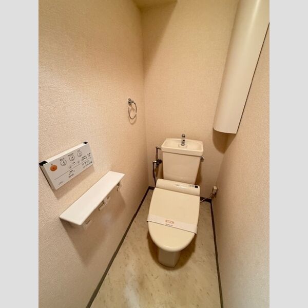 トイレ (トイレ)
