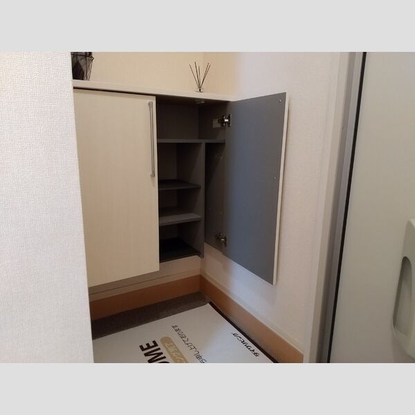 玄関 (シューズボックス)
