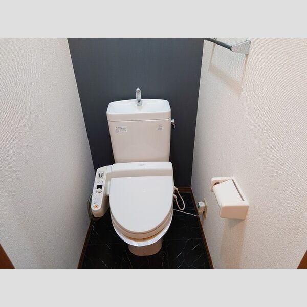 トイレ (トイレ)