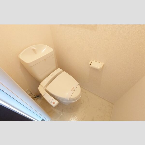 トイレ (トイレ)