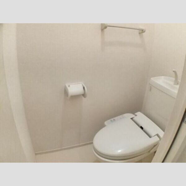 トイレ (トイレ)