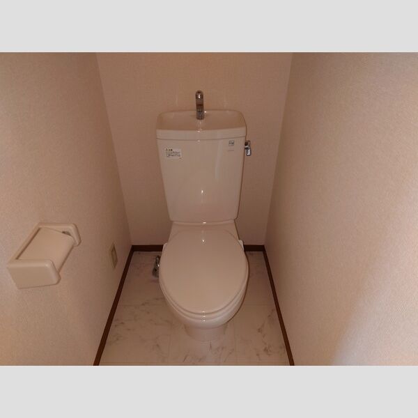 トイレ (トイレ)