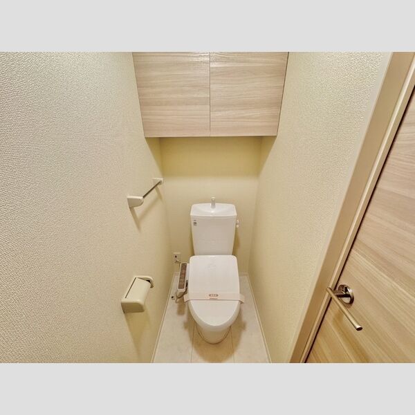 トイレ (トイレ)