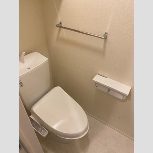 トイレ (トイレ)
