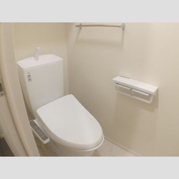 トイレ (トイレ)