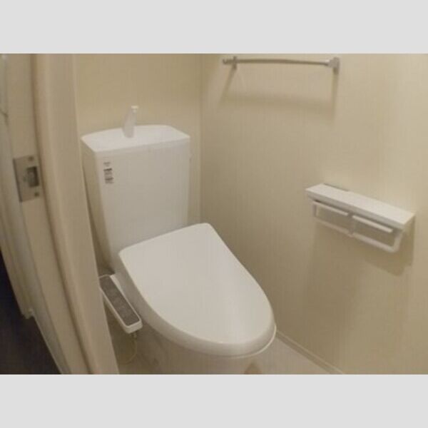 トイレ (トイレ)