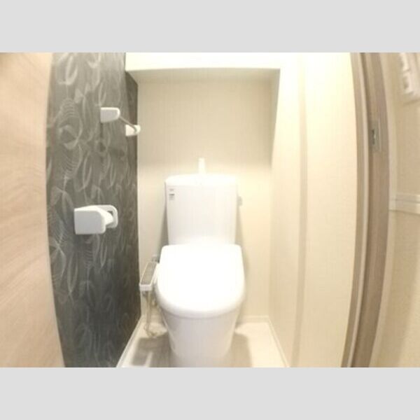 トイレ (トイレ)