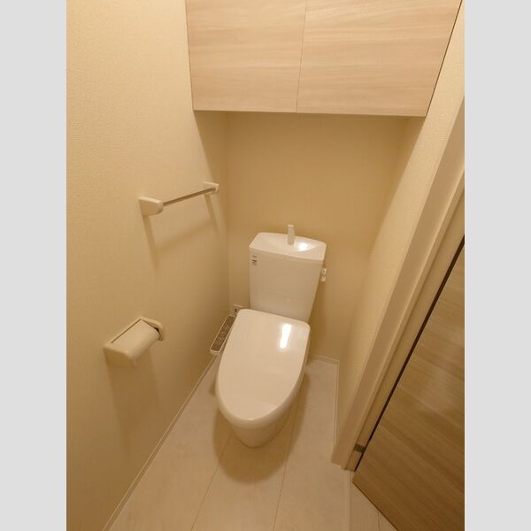 トイレ (トイレ)