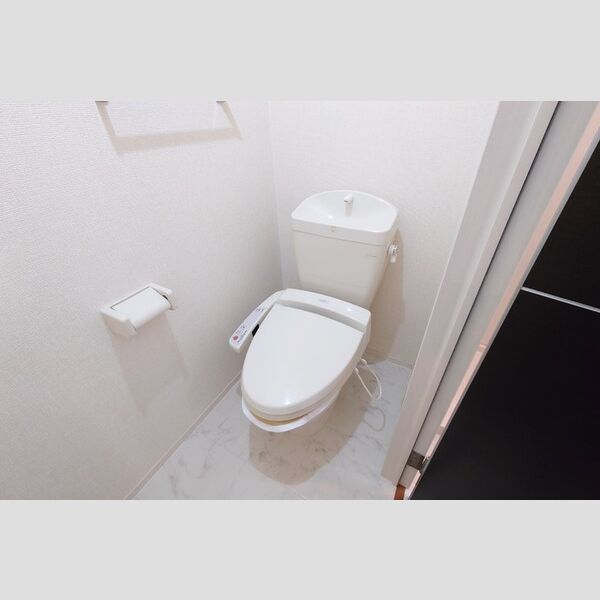 トイレ (トイレ)
