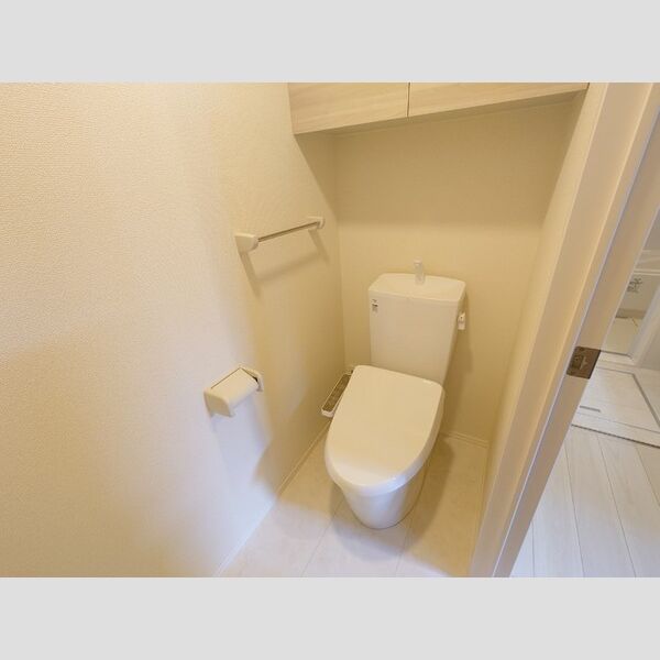 トイレ (トイレ)