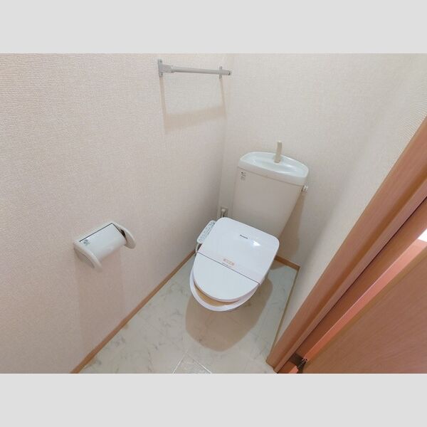 トイレ (トイレ)