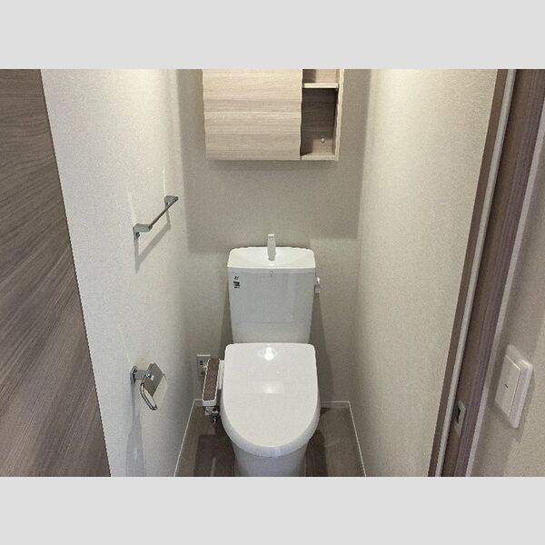 トイレ (トイレ)