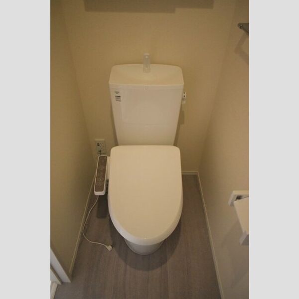 トイレ (トイレ)