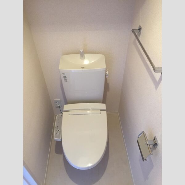 トイレ (温水洗浄便座)