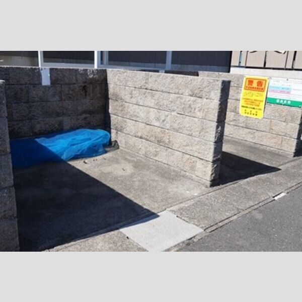 現地周辺 (ゴミ置き場)