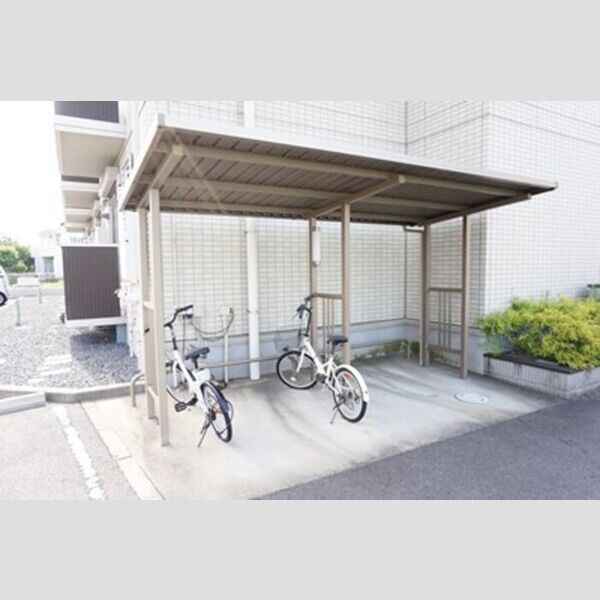 現地周辺 (駐輪場)