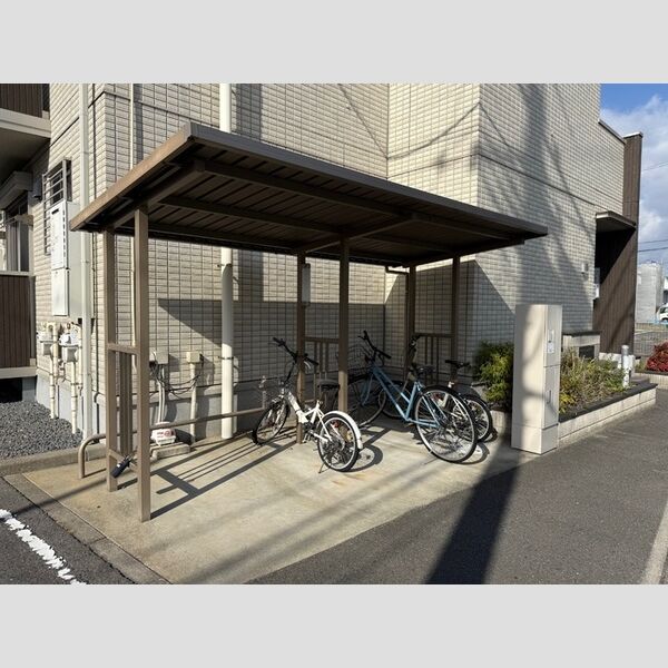 現地周辺 (駐輪場)