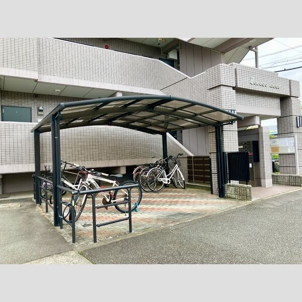 現地周辺 (駐輪場)