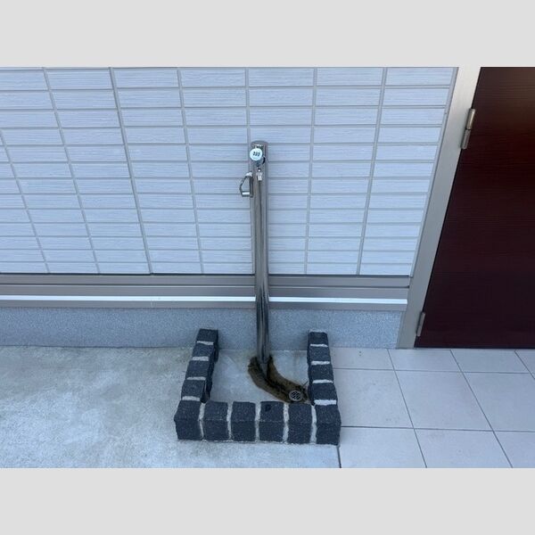 現地周辺 (リードフック付きペット用足洗い場)