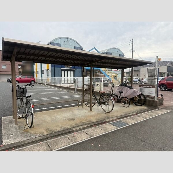 現地周辺 (駐輪場)