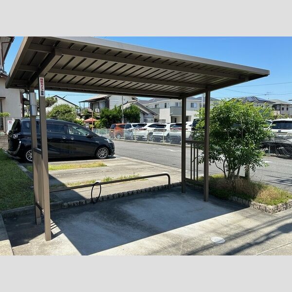 現地周辺 (駐輪場)