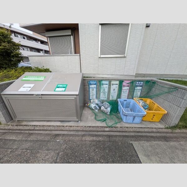 現地周辺 (ゴミ置場)