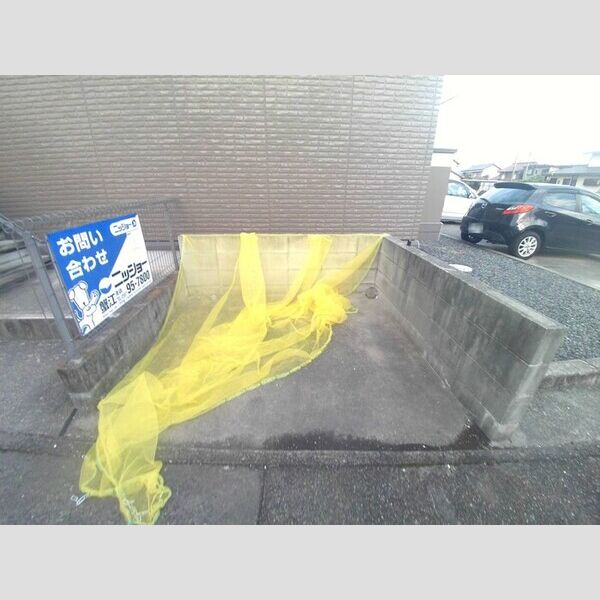 現地周辺 (ゴミ出し場所)