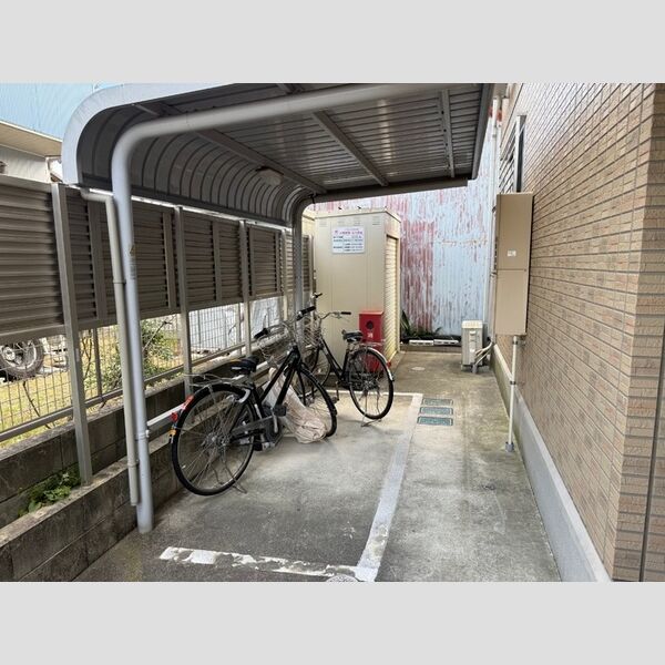 現地周辺 (駐輪場)