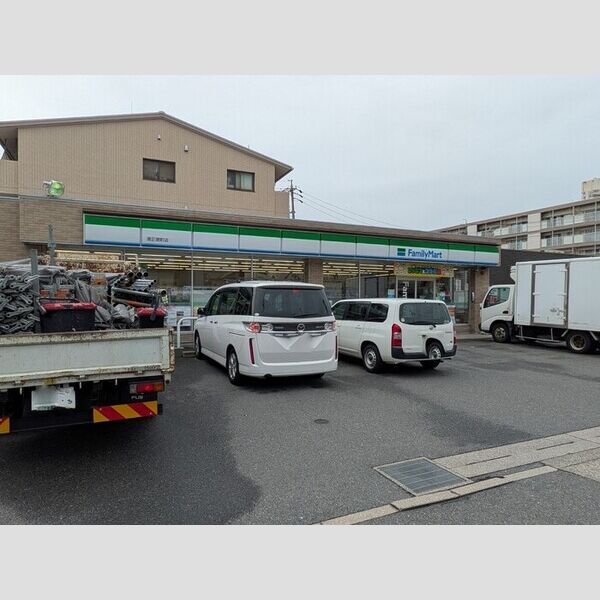 現地周辺 (ファミリーマート港正徳町店)