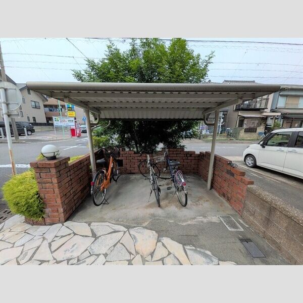 現地周辺 (駐輪場)
