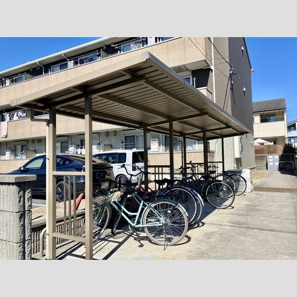 現地周辺 (駐輪場)