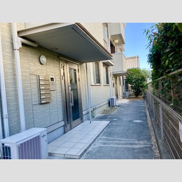 エントランス (エントランス)