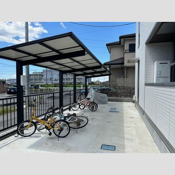 現地周辺 (駐輪場)