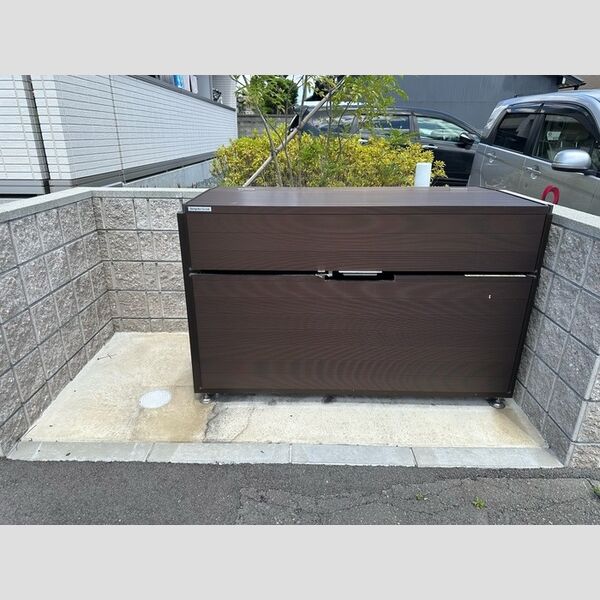 現地周辺 (ごみ置場)