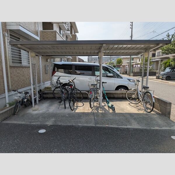 現地周辺 (駐輪場)