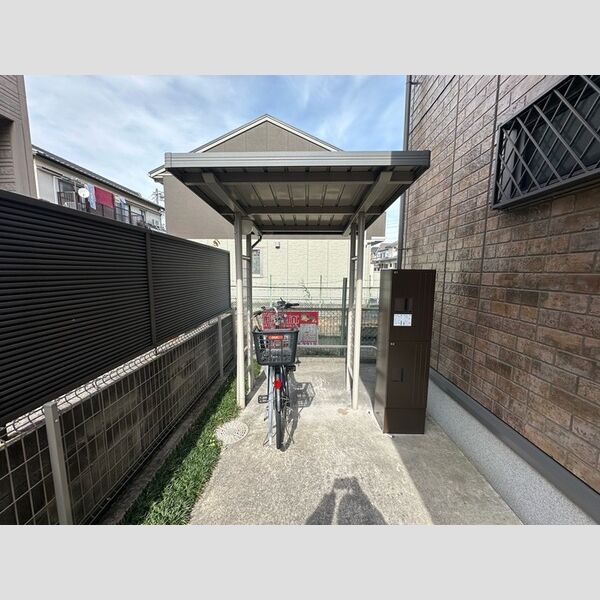 現地周辺 (駐輪場)