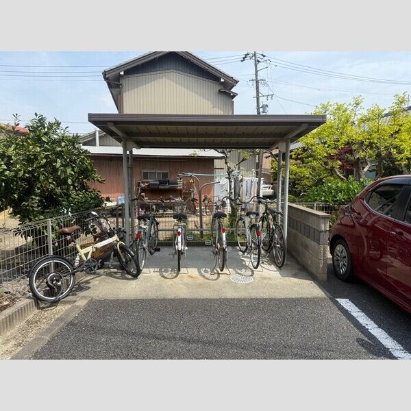 現地周辺 (駐輪場)