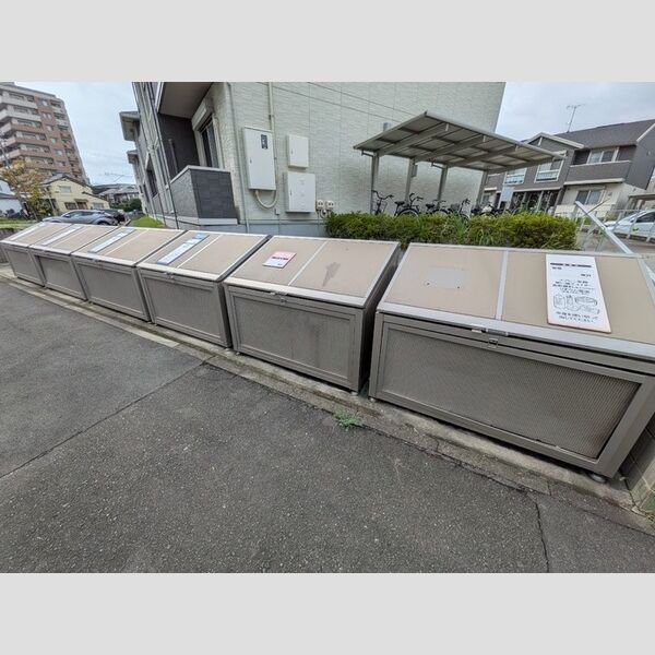 現地周辺 (ゴミ置場)