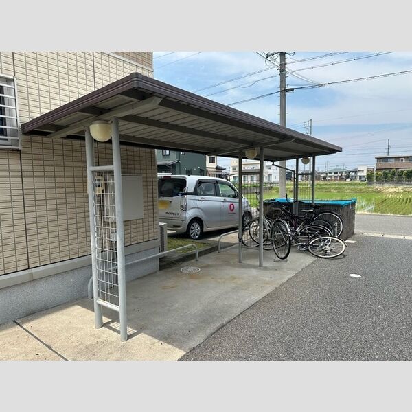 現地周辺 (駐輪場)