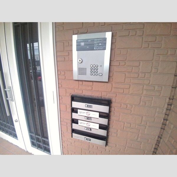 現地周辺 (オートロック　集合ポスト)