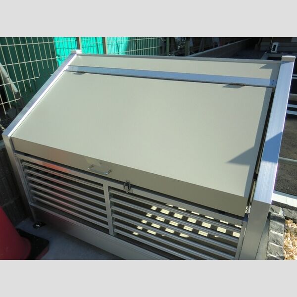 現地周辺 (ゴミボックス)