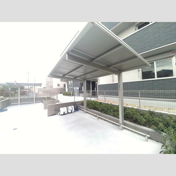 現地周辺 (駐輪場)