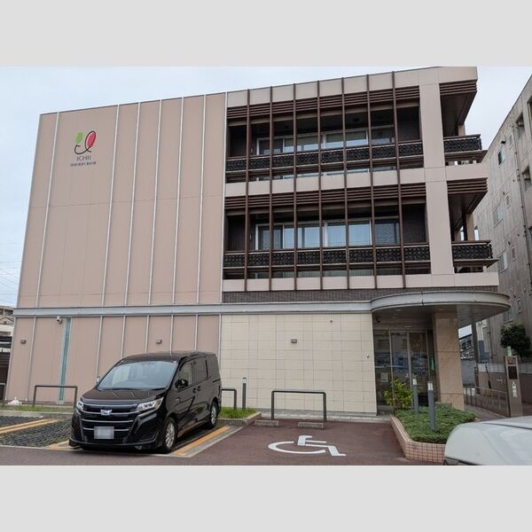 現地周辺 (いちい信用金庫中川支店)