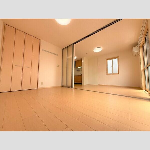 その他 (南側洋室)