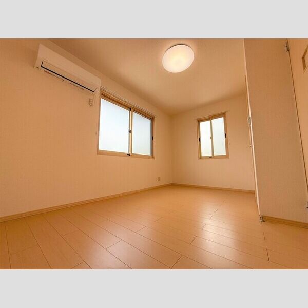 その他 (北側洋室)