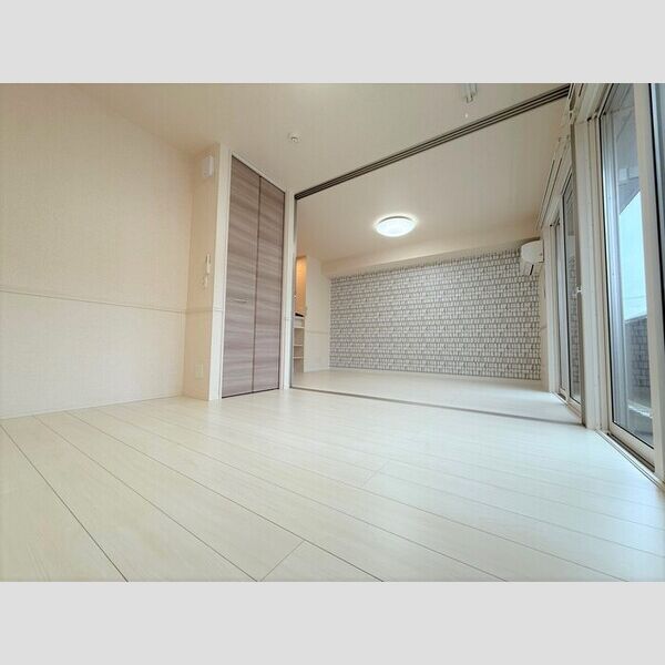 その他 (南側洋室)